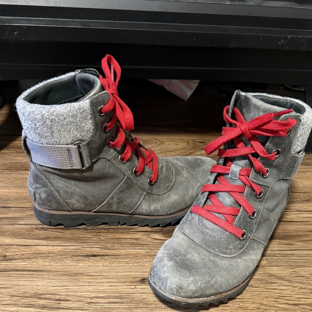 SOREL Distressed Grey Leather Harlow Conquest Ankle Boot Leather